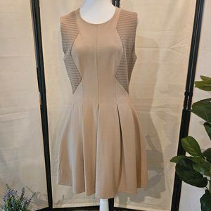 Vertigo Dress Khaki size medium short sleeve